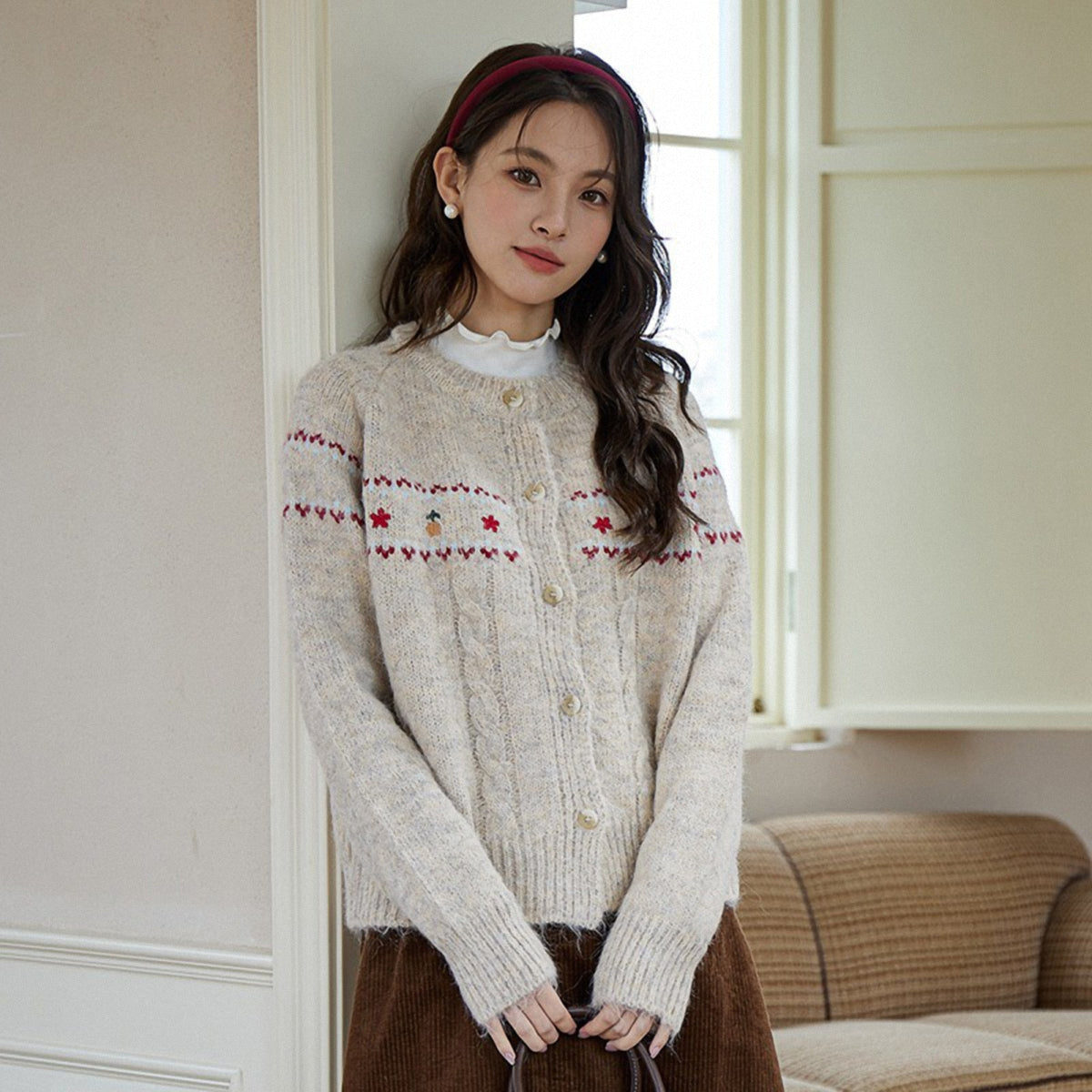 花朵刺繡麻花條毛衣
